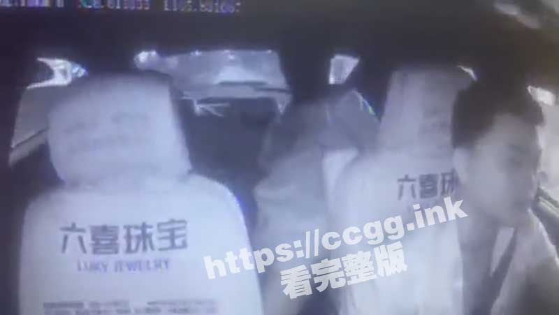 良家少妇竟在出租车上偷情 上车就开摸 摸到水长流 一分钟都忍不了！行车记录仪视频曝光