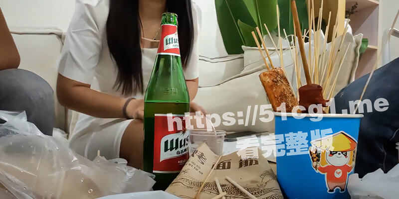 果然是夺命大乌苏，女老师喝多上头变得很开放太反差，身体是诚实的无套操的她很满足