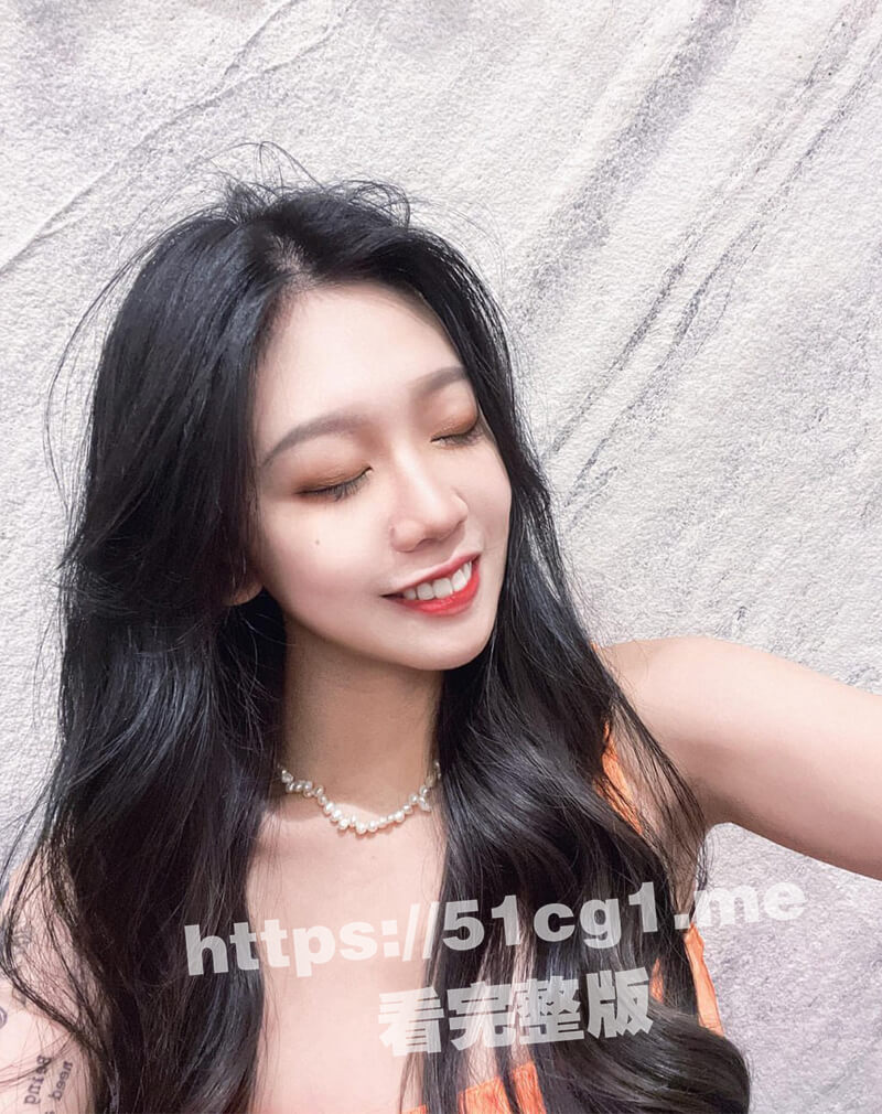 极品颜值巨乳甜妹大奶IG女网红最新流出，忍乳负重，甜蜜的叫床声让人兴奋