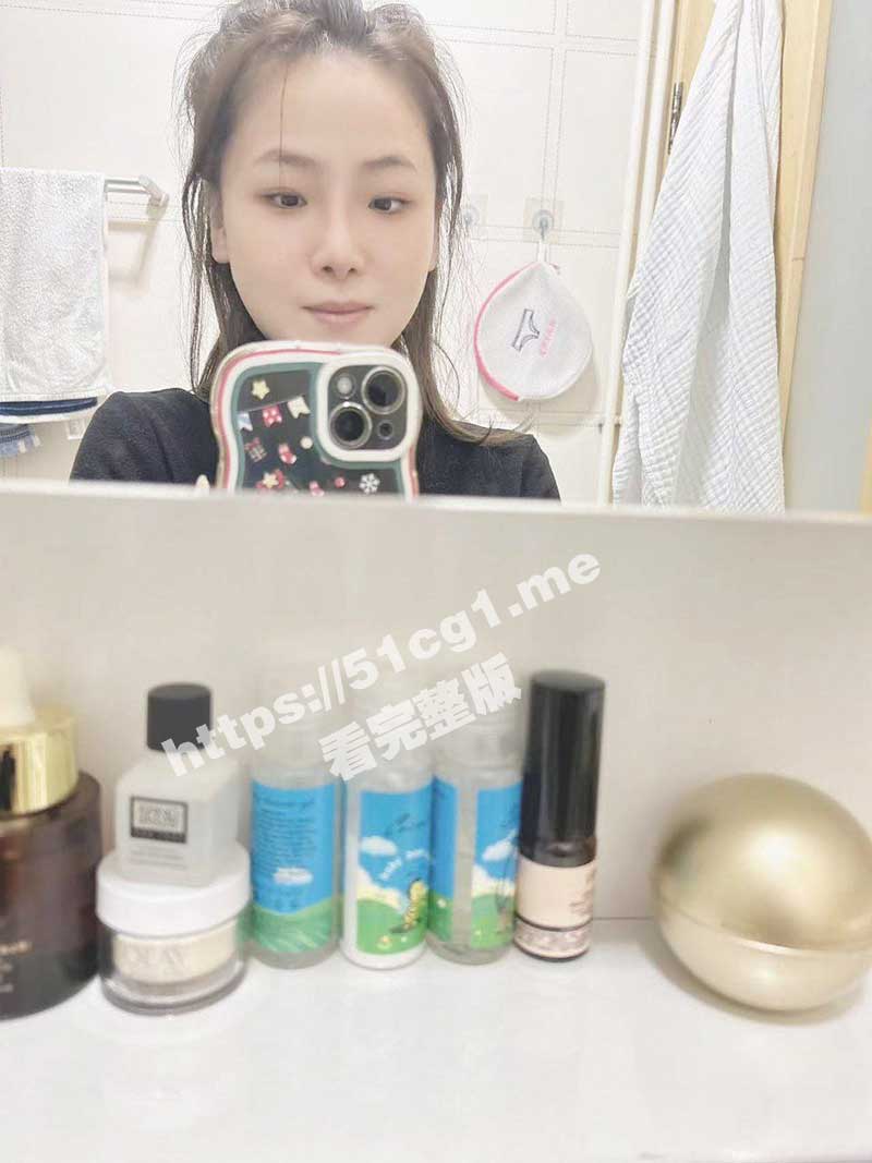 广州白云区楼凤 张盈静 接客视频流出 长相贤妻良母 气质风骚淫荡 无数嫖客的首选！