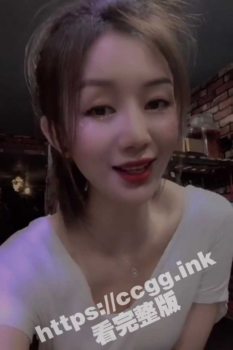 抖音网红 烧烤店老板娘 和她的网红性爱椅 骑乘啪啪 性爱小马达全开 网红性爱椅三部曲曝光！