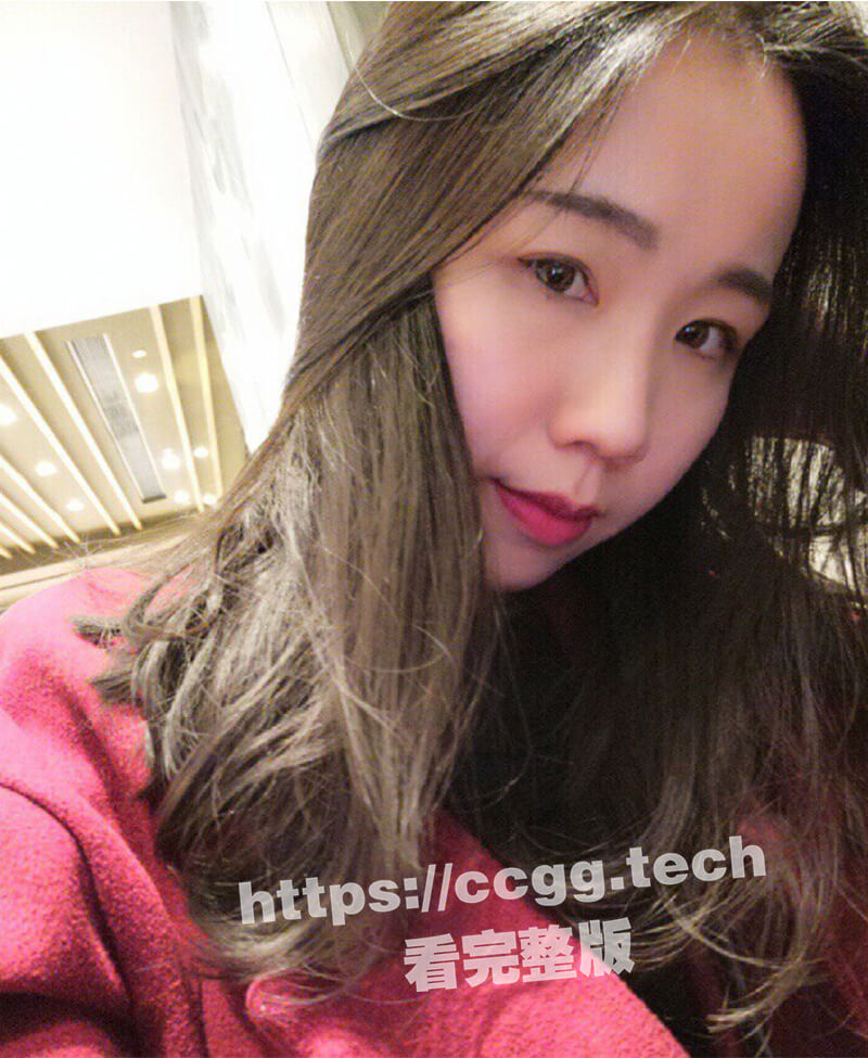 热情如火的反差大学骚妹子与男友不雅自拍流出~无套后入疯狂进出~光屁屁二传丢垃圾