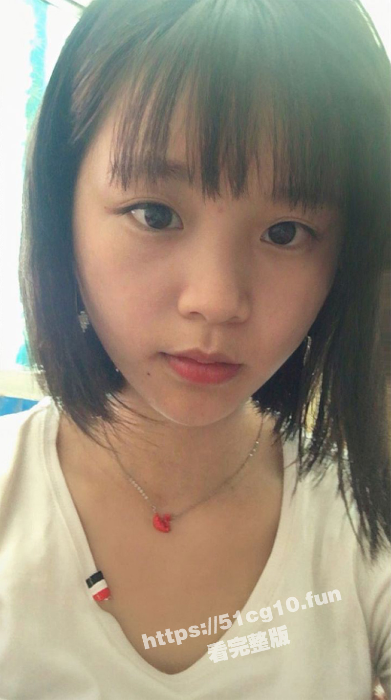 成都学生妹快手被骗！开视频直播 脸逼同框自我展示 360度无死角看胸看逼！