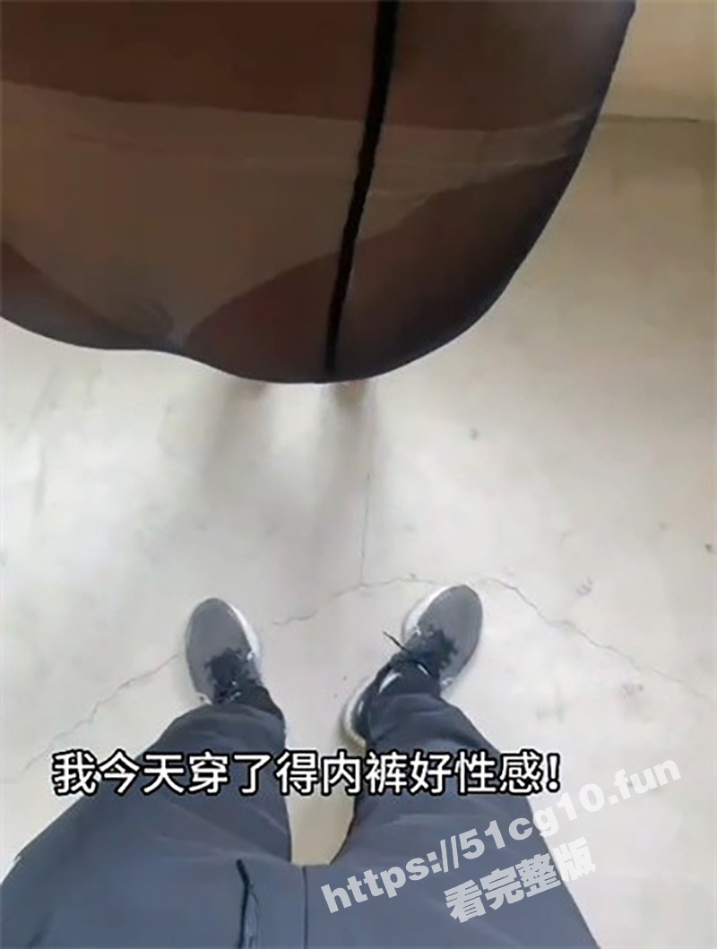 美女邻居勾引我操逼！穿着黑丝包臀裙 扭着粉穴丰臀 窗台操完又去车库操 一直浪叫个不停！
