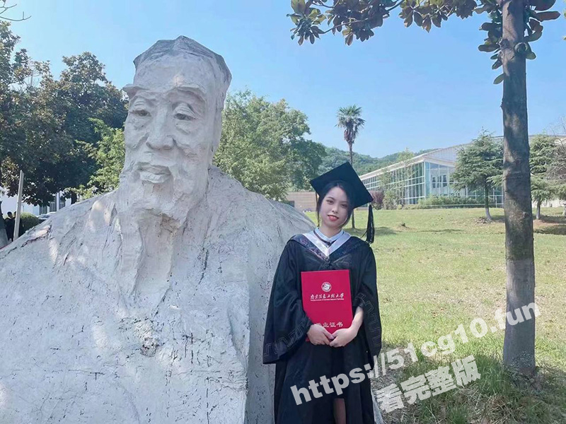 南京信息工程大学 林雨珊 毕业分手被前男友曝光 气质龅牙妹露脸自慰极度反差！