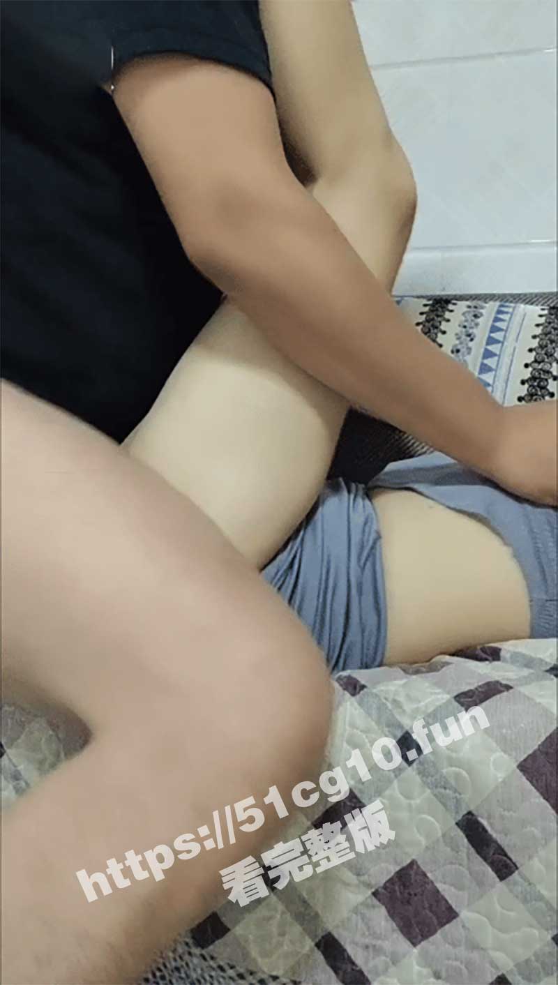 「灌醉美女邻居」女邻居主动给我舔鸡巴 还说以后我操她不用戴套可内射