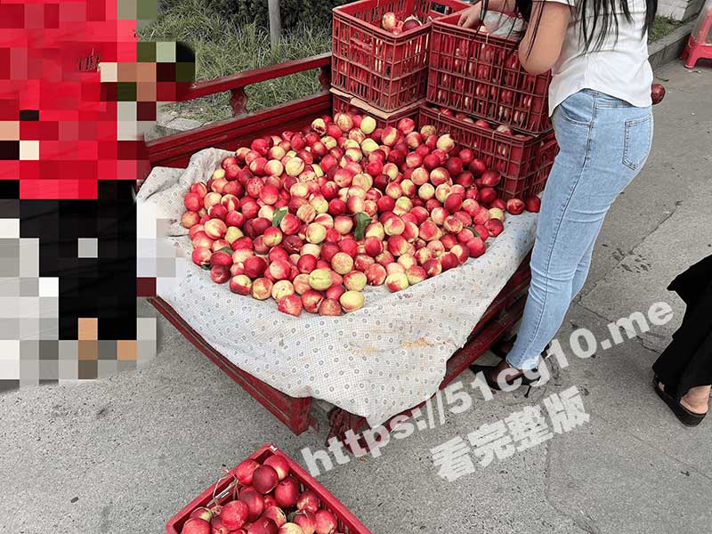 会喷水的亲姐姐 姐姐穿开档丝袜出门陪她买菜 想入非非 裤里丝真的太绝了 回家长枪直入蜜桃嫩鲍 榨射精汁