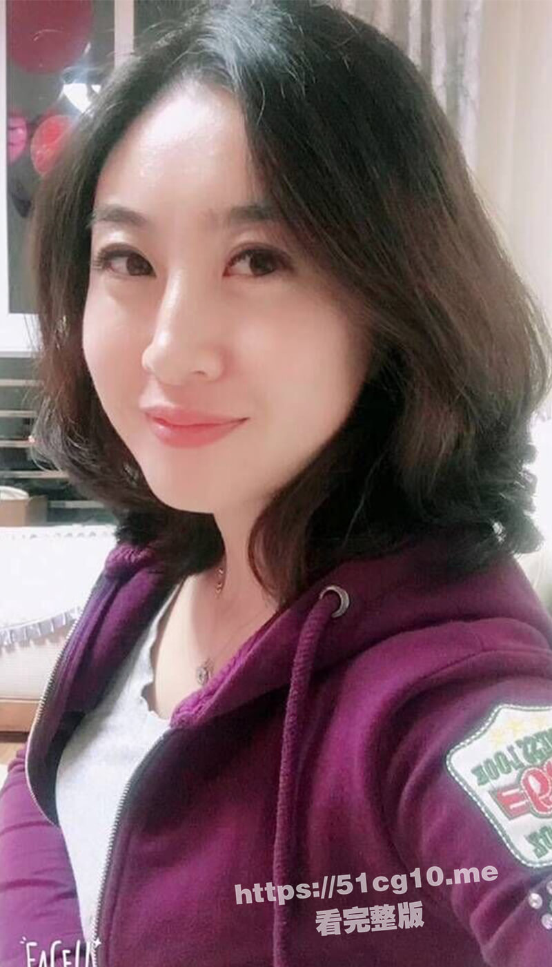 济南骚货母狗音乐老师出轨大屌体育老师，表面为人师表实则是大屌老师的胯下玩物
