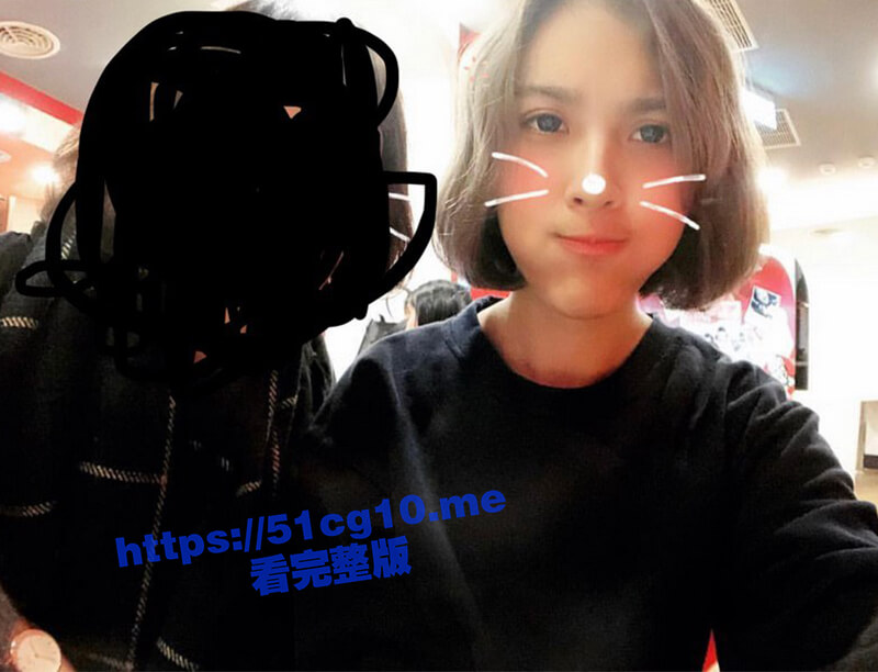 大地主的女儿白富美喜欢周游各国喜欢追星~表面乖巧温和私生活淫荡紫薇啪啪骚婊