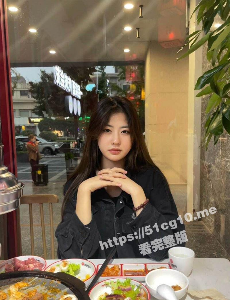 一顿饭拿下女老师！星火教育张姓老师与男友分手 被高中同学一顿饭拿下 性欲超强每天都要做！