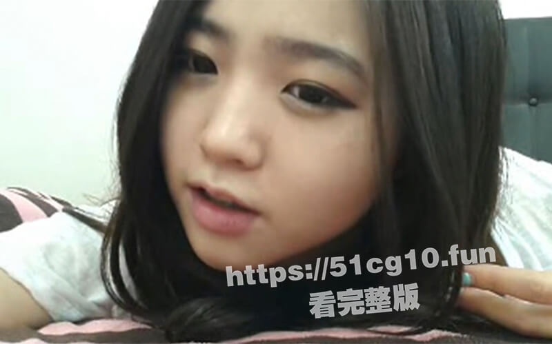 清纯女孩发起骚来挡不住，花洒冲逼+爆插门把手+疯狂摩擦水槽，这逼玩坏了也不担心以后找不到男友？
