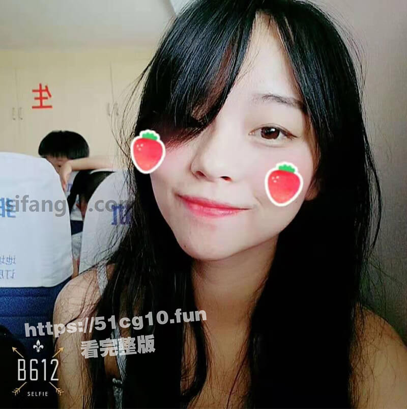 清纯美女「佳琪」性爱私拍泄密流出，稚嫩可爱萝莉骑乘放浪不羁，人小奶大粉嫩骚逼