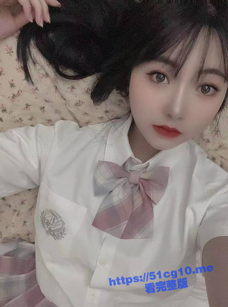 重庆美女幼师表面开朗单纯实则反差母狗惨遭男友曝光！！请问老师收不收300个月的小朋友？