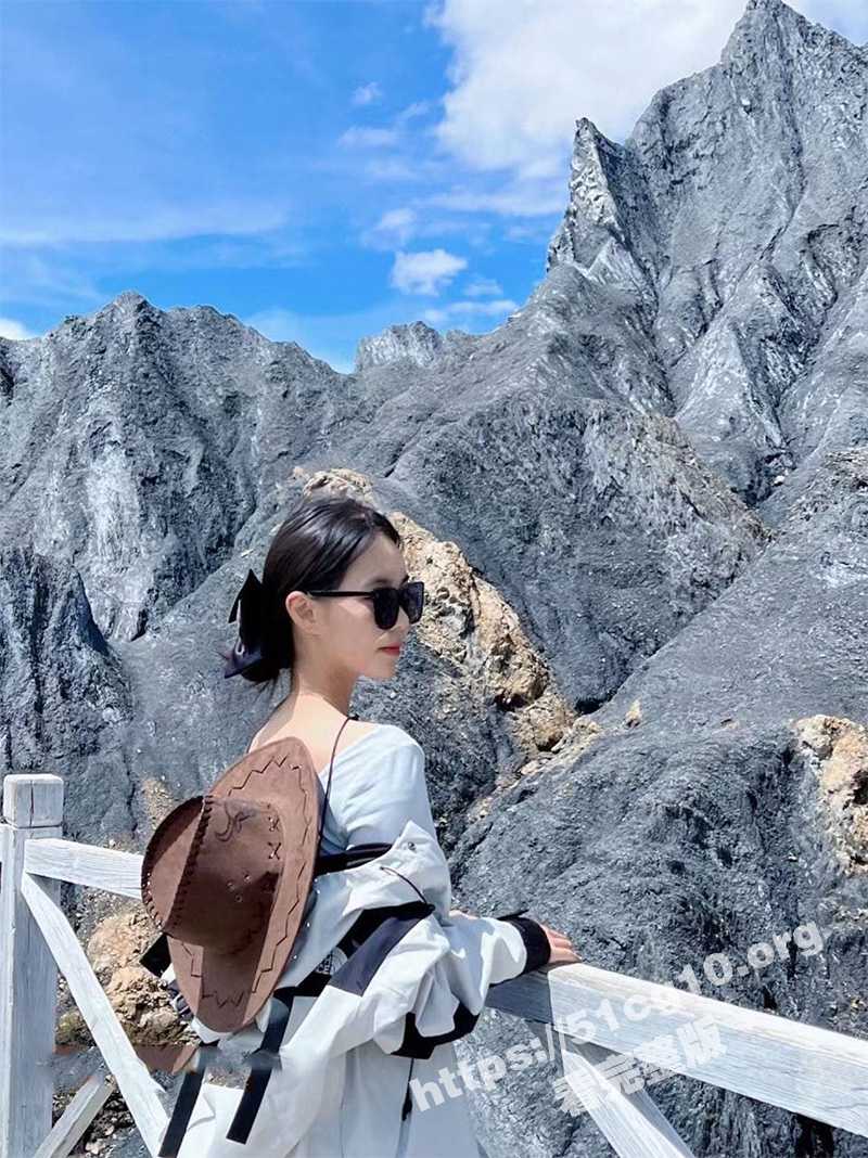 高质量反差婊泄密！女神风学生妹超大尺度性爱被爆 生活中纯欲女神 私下却爱吃鸡吧爱吃精！