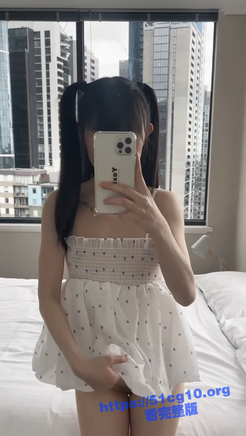 极品网红双马尾小萝莉，极品马甲线一字马，舞蹈练习生小不点大尺度私拍自慰喷水，这个逼成年了吗？
