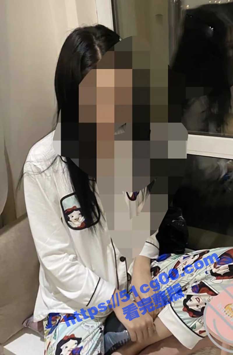 父女乱伦 我用一部手机上了自己十九年前亲自创造出来的女儿 最后还是没忍住内射 看能否再创造一个女儿出来！