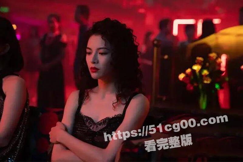 女孩面试被要求脱掉衣服！电影《荞麦疯长》未删减版！黑色幽默荒诞无常，是多少年轻人对现实生存现状的强烈共鸣！