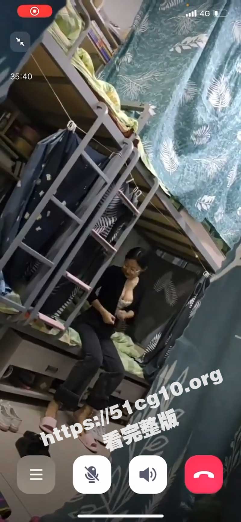 女友冒死偷拍室友 直播给男友看 据说裸睡可以让奶子发育得更饱满！这奶子是真不错啊