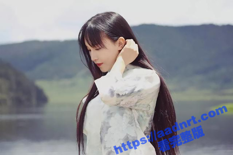 号称“中国第一网红”的 李子柒 时隔一年零4个月再次闪亮登场！网友惊呼：样子不一样了！