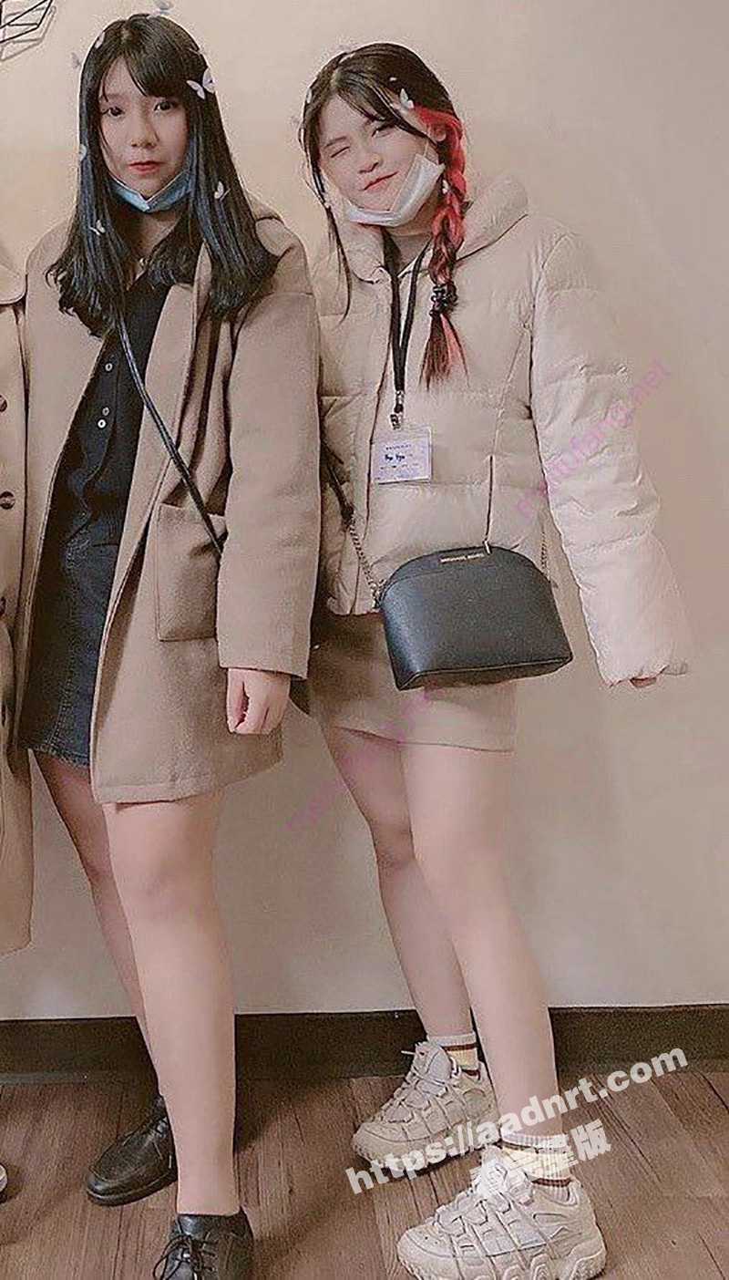 两个颜值不错的百合闺蜜泄密流出！互亲互舔互揉奶 更爱那个小萝莉 反差属性拉满！