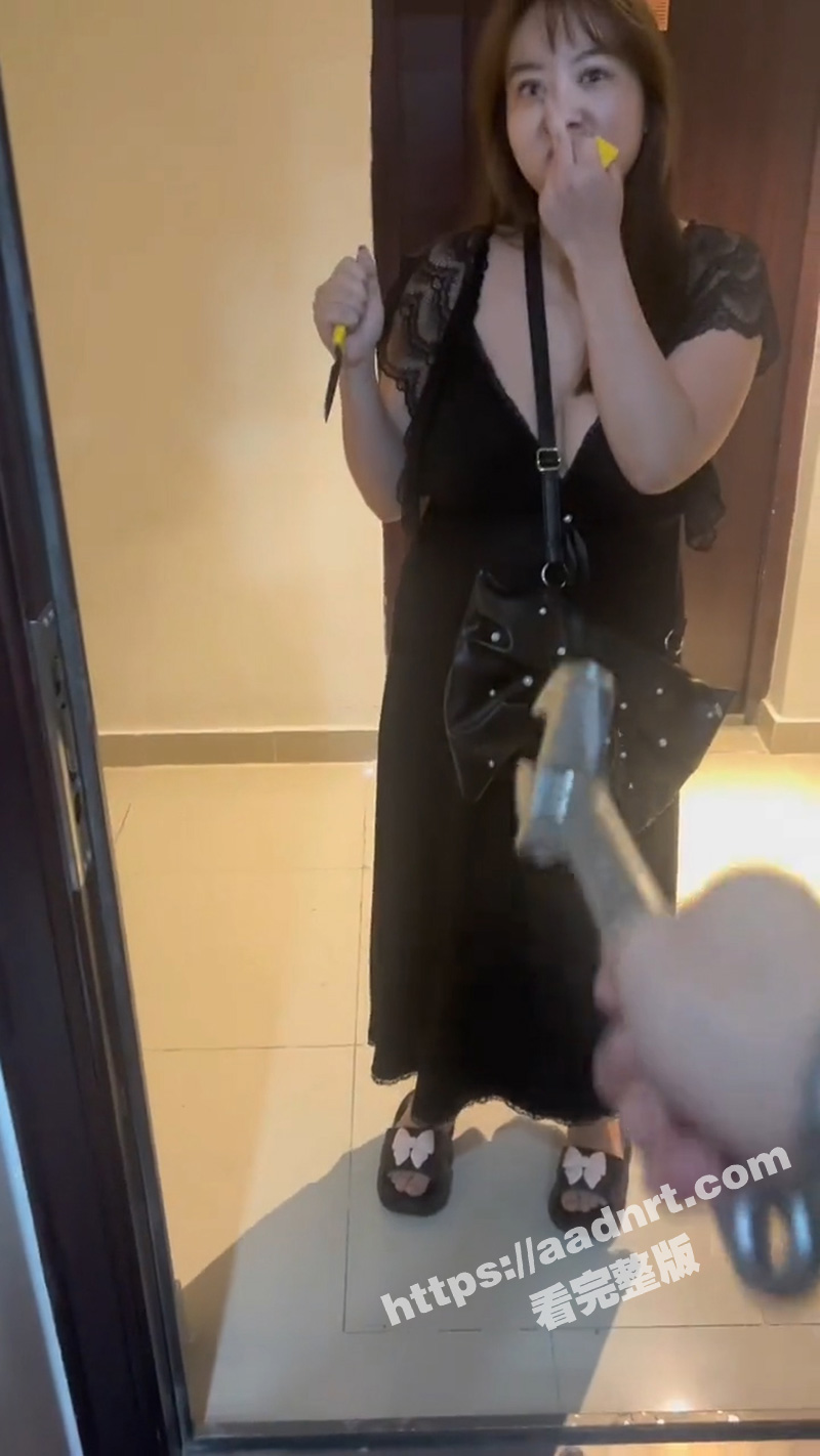 房东好糊涂啊！女子租房发不雅照给房东 问方便睡你吗？被拒后持刀威胁 房东报警！