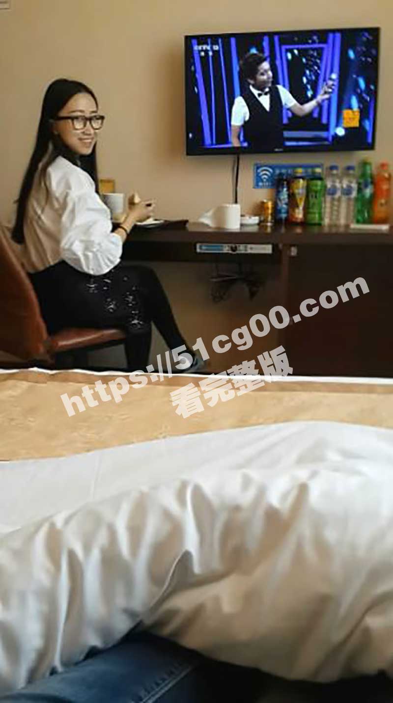 “我爸爸从来不会骑我的 我才不叫爸爸” 东北候小雪 背着男票出来偷情 被操的高声大叫 这个妹子特别好玩 对话贼刺激