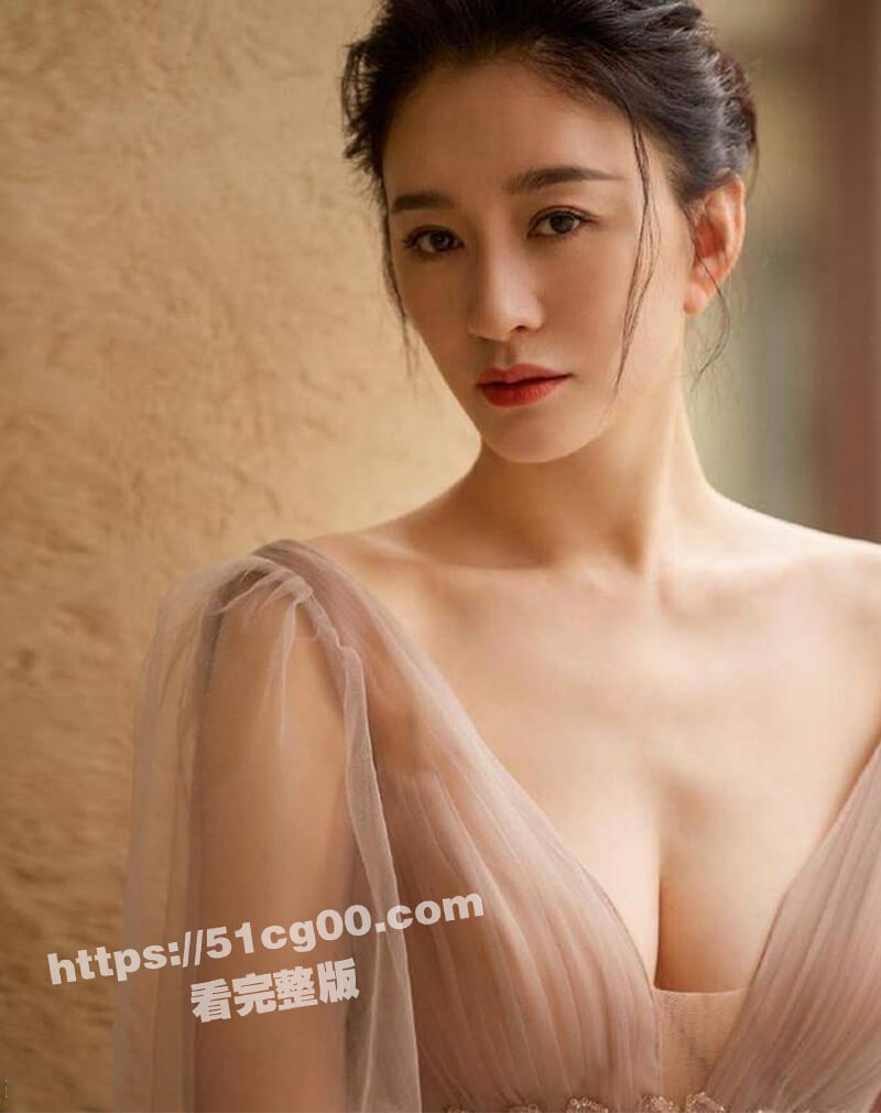 李小冉 早年大尺度电影全裸露出，《植物学家的中国女孩》她完美的身材和极品大奶让网友惊呼：她的肉真的太懂事了