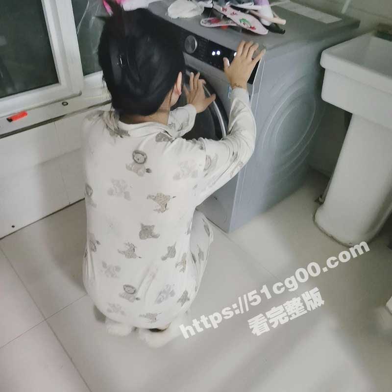 妹妹的第一次给了我 用买皮肤的名义忽悠妹妹给我打飞机和口交 妹妹害羞的不敢动 调教妹妹的第一步