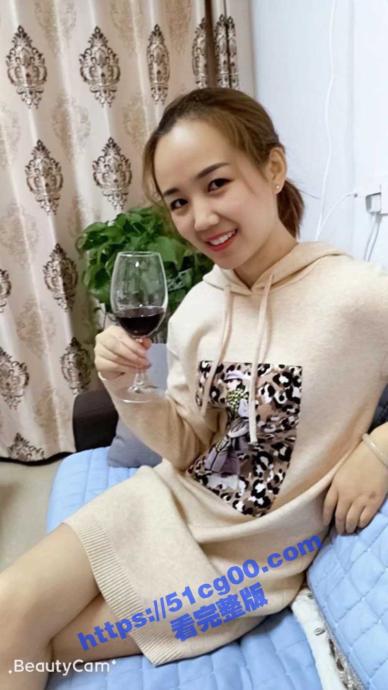 上海南京东路周大福珠宝销售戚薇薇 已婚人妻欲望强 爱给老公带绿帽 被操得满脸通红 怼脸拍摄反差视频被流出