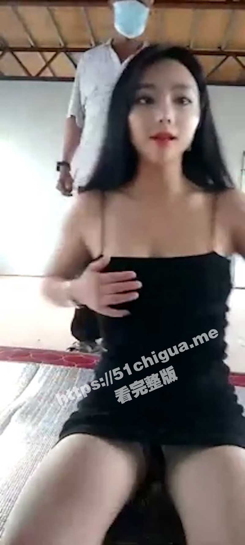 户外女皇苏妲己 专搞大叔专业户 渣女来袭 工地勾引两个小老头 一起玩3P 吸舔取经 精彩纷呈老头3P视频流出