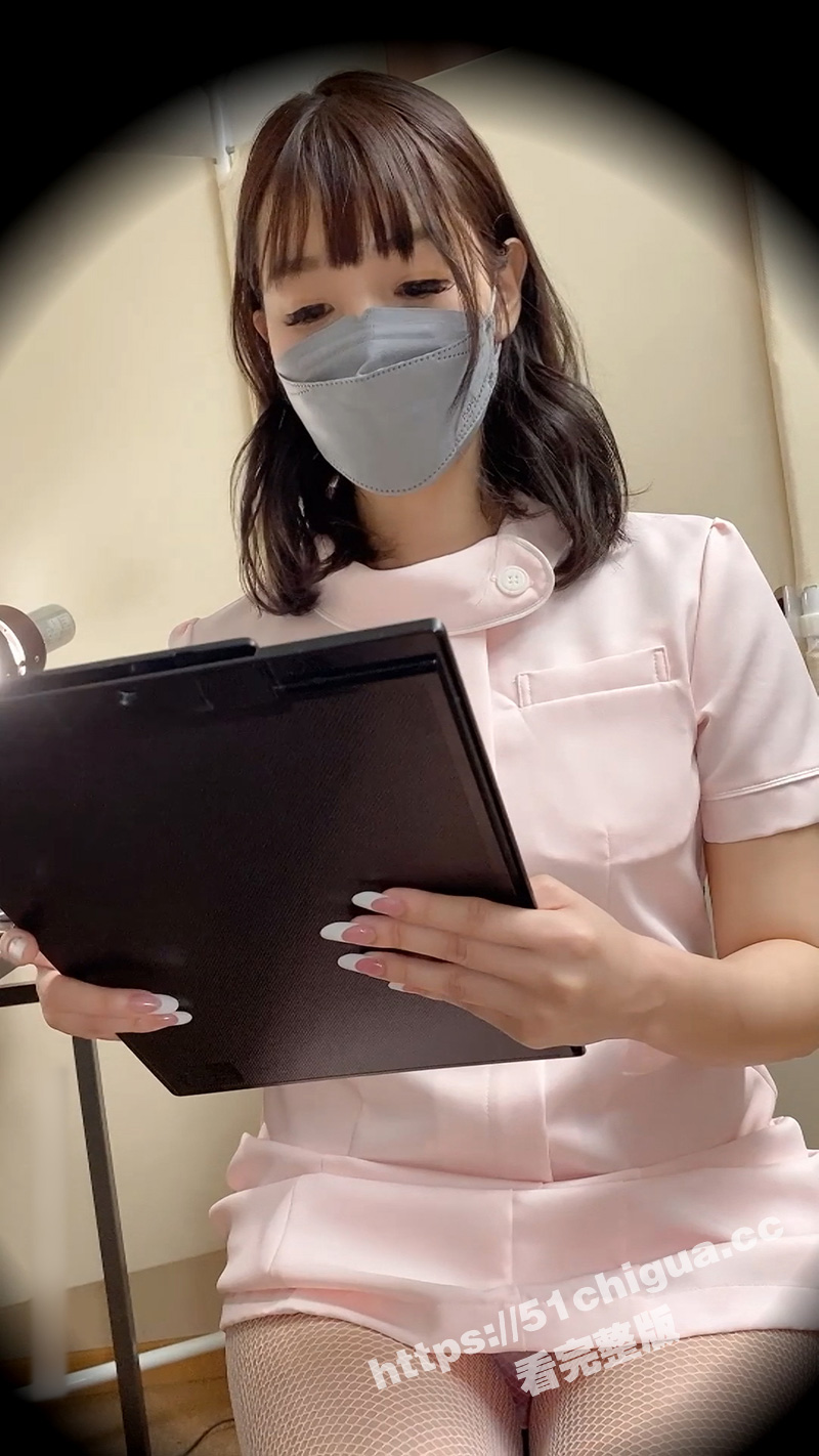 黑暗医生系列两部曲！诊所暗藏摄像头 体检偷拍JK女少蕾丝美护士双双被拍 裙底风光一览无余！