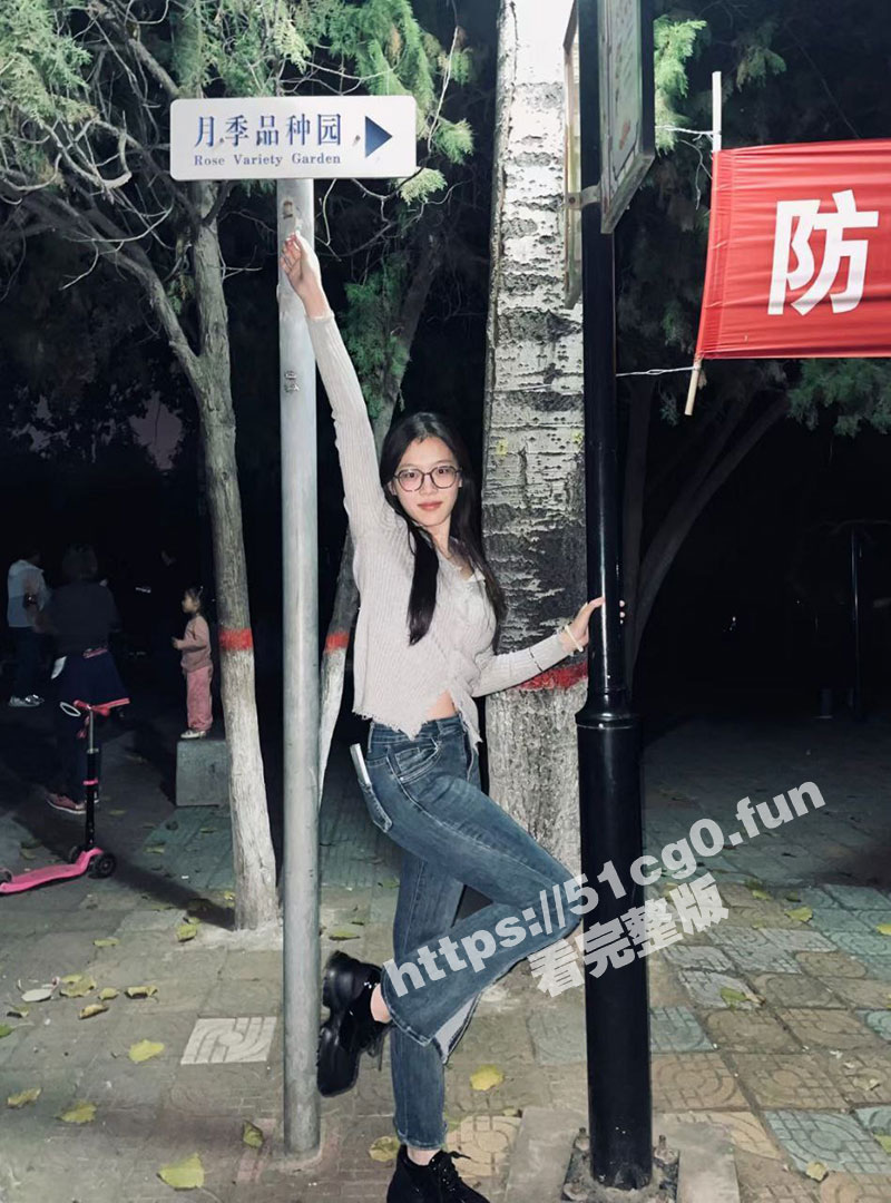 广州中医药大学 超高颜值反差眼镜娘医学生 丁馨怡 反差不雅视图流出 身材和胸极不对称 完美炮架的极致体验