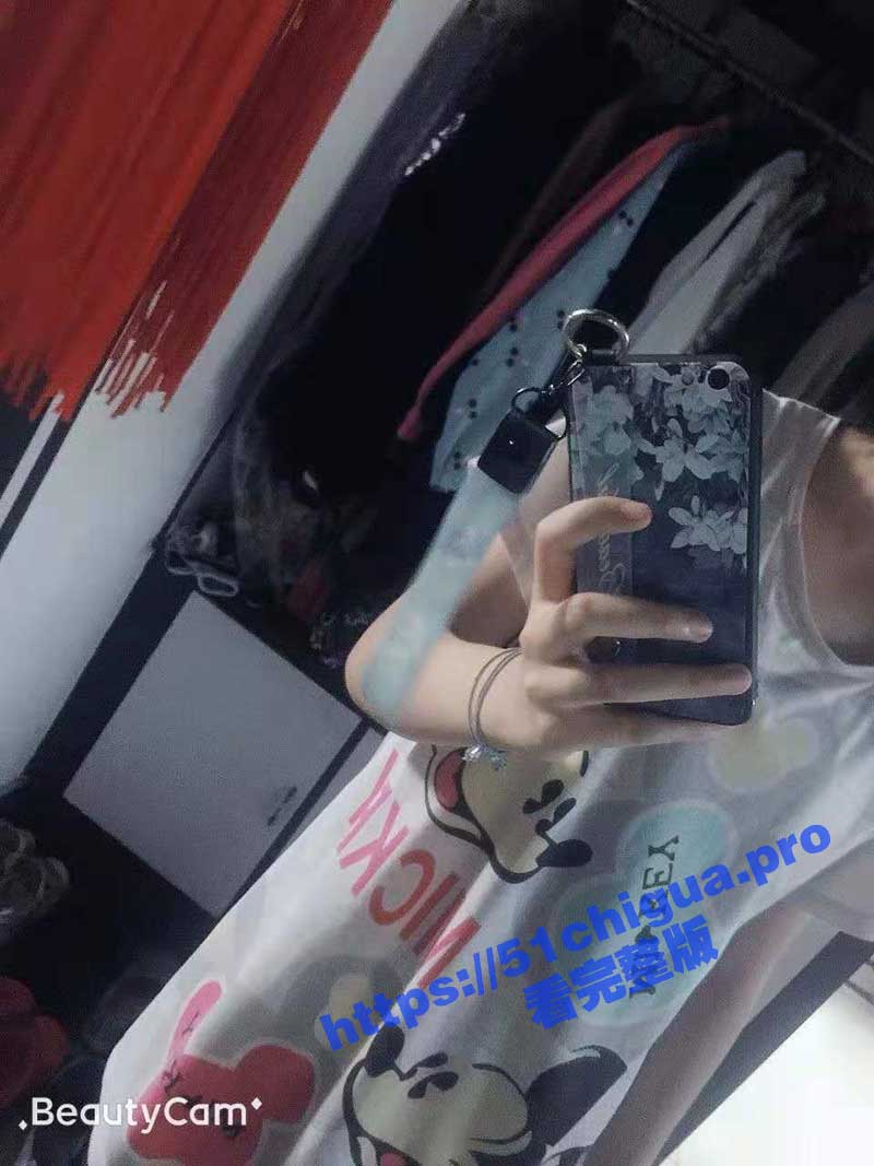 甘肃敦煌中学 反差母狗祁祺 180大长腿的骚母狗 在校被轮奸 回家被老爹强奸 床上学狗叫 不雅视频流出