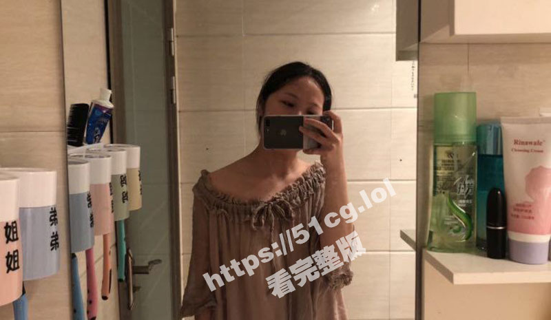 武汉 晴川假日巨乳金牌营销 郭萍 每天加班跟主管在酒店操逼 长期卖逼订房拿提成 终被男友发现曝光