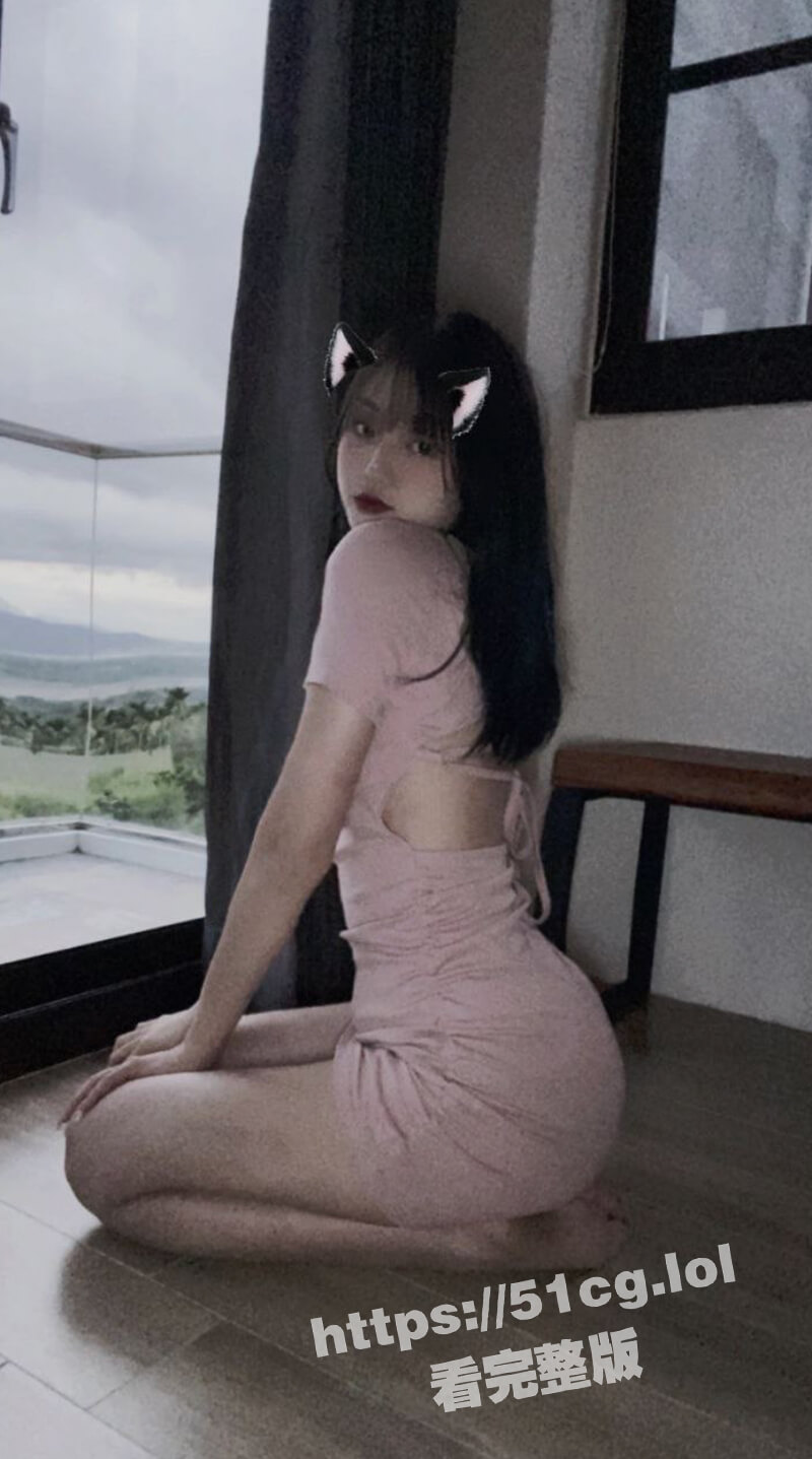 女高中生想出名 被假经纪人忽悠主动掰开屁股看嫩穴 这鲍鱼是真的粉嫩 这下是真要出名了