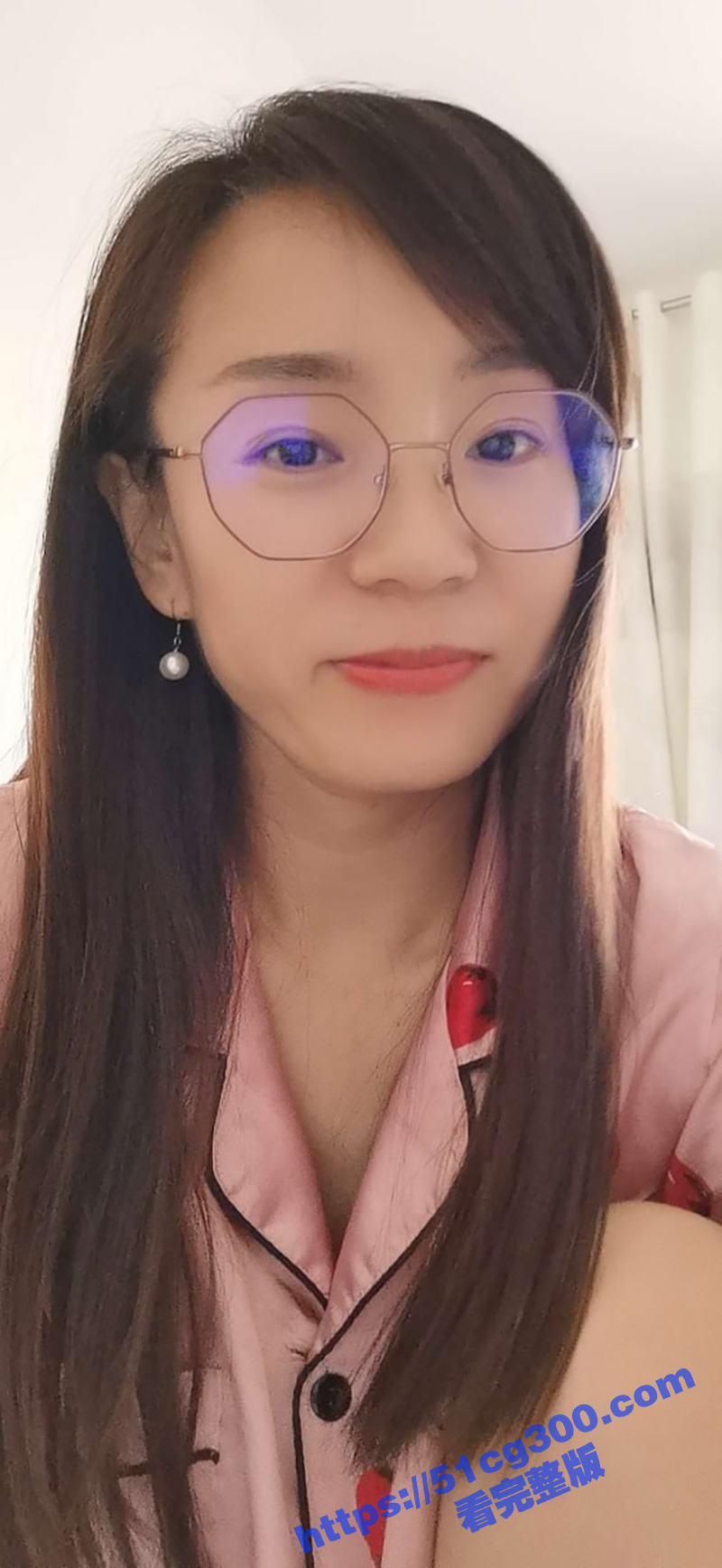 山西财经大学 李芋婷 反差婊眼镜妹网调视频流出 接受网友宝宝们的网调 是条好母狗！