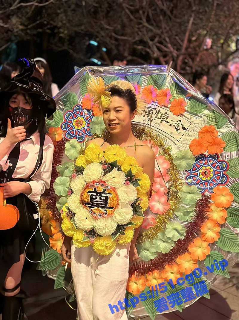 昨晚上海的万圣节 开始整活了！