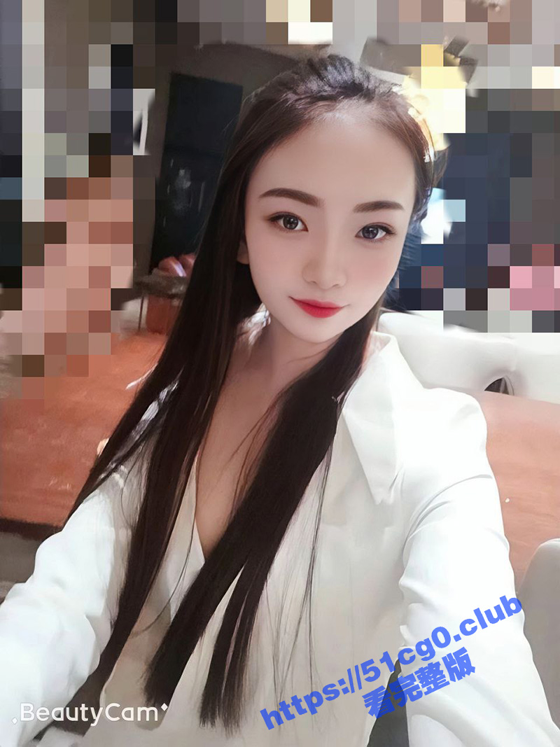 瓜友投稿曝光！和好朋友约炮友 小蓝 在酒店走廊激情3P 这个大长腿妹子是真的骚！