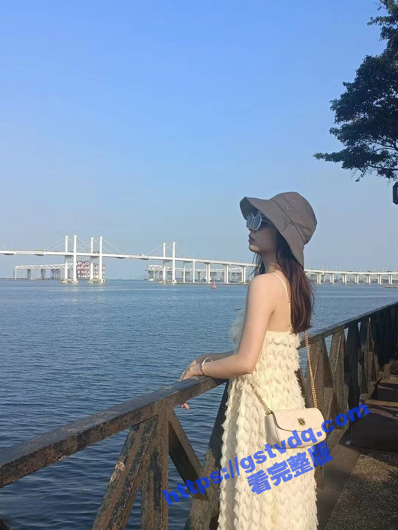 极品气质美女 刘彤 和富二代男炮友澳门酒店玩一夜情 自拍视频流出！被无情打屁股后入