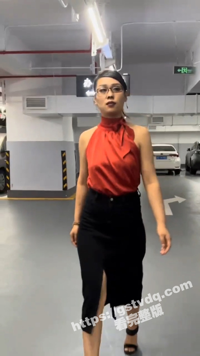上海 万圣节 这英 cos 那英 模仿出精髓 本人来了都得愣一下！