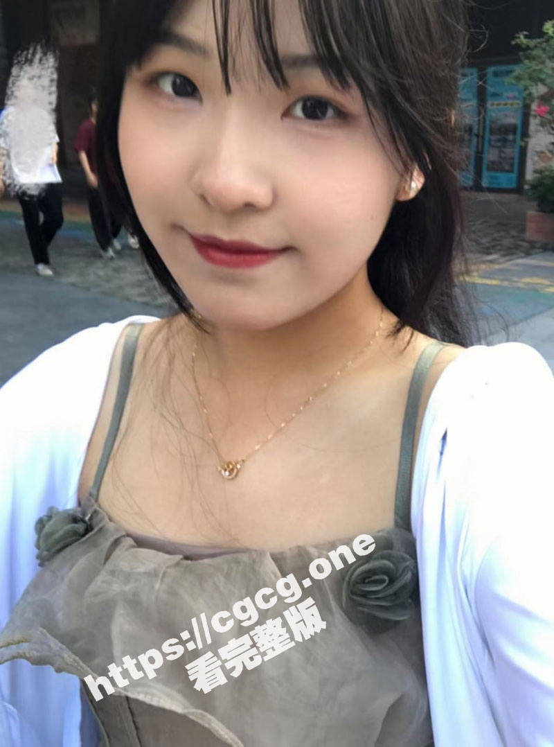 表妹手机里的秘密 表哥偷翻表妹手机 发现可爱表妹竟然被屌丝男偷偷操了？！高清露脸性爱视频流出