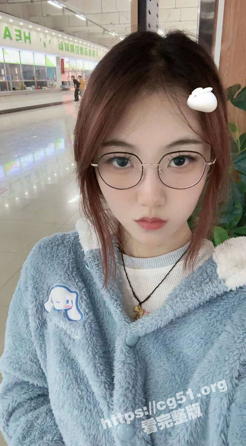 武汉大学第一反差婊 杨诗萌 沦为骚逼玩物 给金主舔屁眼被绑着在楼道猛操 像极了馋精液的小母狗