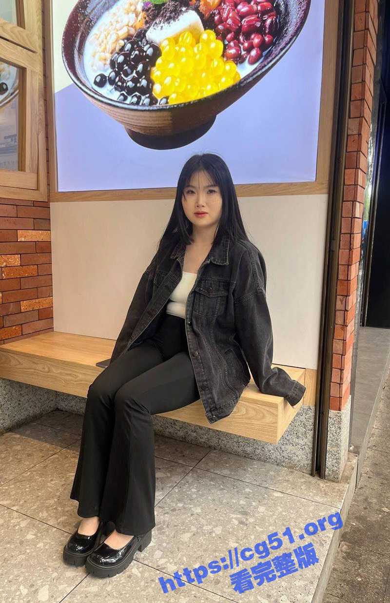 瓜友分享网上勾搭的学设计的bdsm妹子 一边女上一边工作 非常放得开 下一步尝试发展SM！
