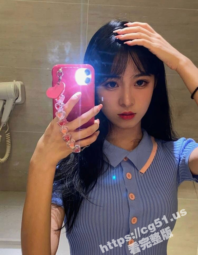 妆容精致的小姐姐 厕所里面就直接吃起屌来啦 主打的就是刺激与饥不可耐