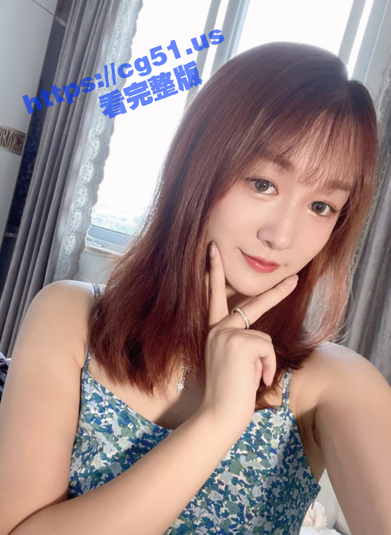 偷奸朋友29岁少妇老婆 叼着避孕套那个挺反差的！吃鸡吧的样子太淫荡了！