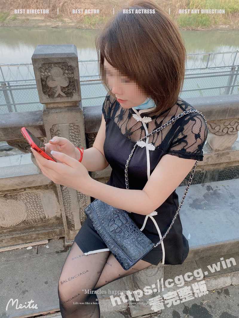 云南夜场少妇母狗 炎炎 第一次给了继父 在KTV出台被4个客人轮流插逼 被夹在中间双洞齐开！
