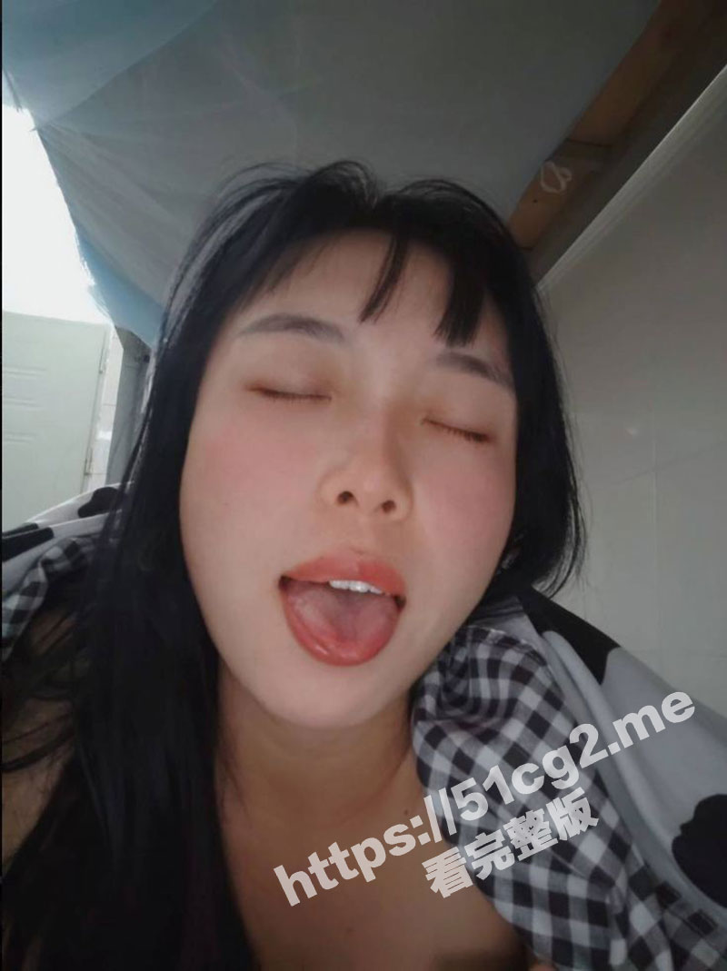 还是少妇勾人魂 武汉离异的年轻少妇 媚精体质 第一次开发的时候就对鸡巴上瘾 骚浪起来真让人招架不住