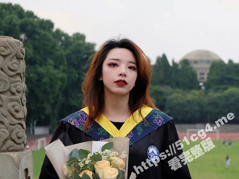 武汉大学交际花陆庆玲 学校就是最好的钓凯子场所！又单纯又舍得花钱 学弟终于选择曝光骚鸡