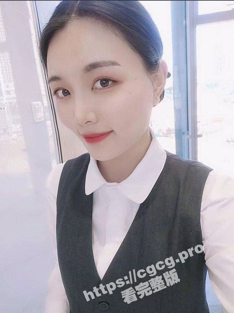 房地产销售为了签单 陪我深夜买醉 最后本想颜射纪念 却被她酒醉半醒状态下意识躲开了！