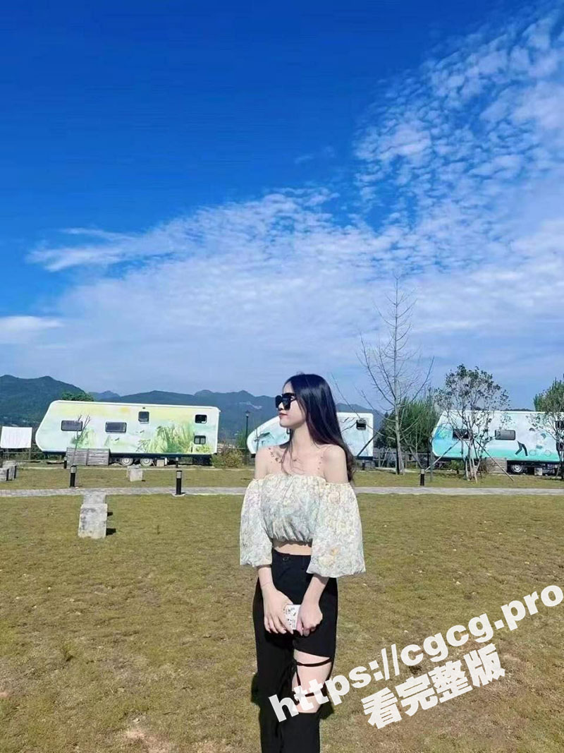 瓜友分享 极品大长腿女友 我觉得这个应该用传教士好点 然后抱着腿操 这么一双大长腿不能浪费了